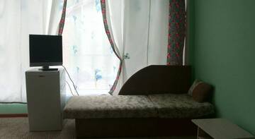Фото номера Трехместный номер &quot;Комфорт&quot; с душем Гостиница Guest House On Sirennaya г. Феодосия 3