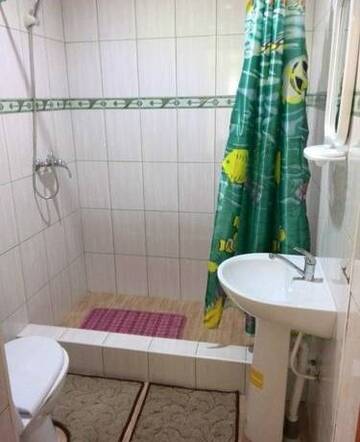 Фото номера Четырехместный номер с ванной комнатой Гостиница Guest House On Sirennaya г. Феодосия 5