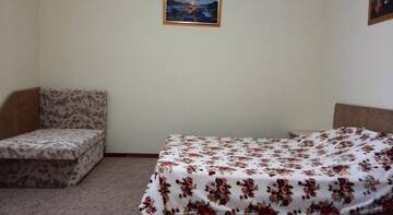 Фото номера Четырехместный номер с ванной комнатой Гостиница Guest House On Sirennaya г. Феодосия 3