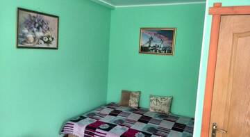 Фото номера Трехместный номер &quot;Комфорт&quot; с душем Гостиница Guest House On Sirennaya г. Феодосия 4