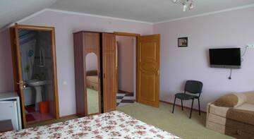 Фото номера Классический четырёхместный номер Гостиница Guest House On Sirennaya г. Феодосия 7