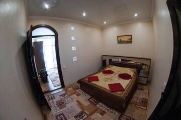 Фото номера Апартаменты - 1-й этаж Апартаменты Rooms on Chernomorskaya Naberezhnaya г. Феодосия 38