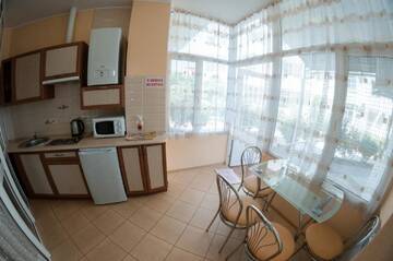 Фото номера Апартаменты - 1-й этаж Апартаменты Rooms on Chernomorskaya Naberezhnaya г. Феодосия 7