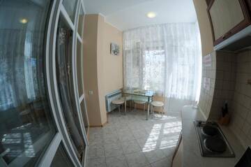 Фото номера Апартаменты - 1-й этаж Апартаменты Rooms on Chernomorskaya Naberezhnaya г. Феодосия 20