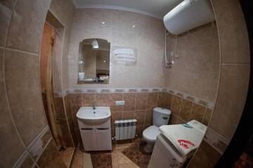 Фото номера Апартаменты - 1-й этаж Апартаменты Rooms on Chernomorskaya Naberezhnaya г. Феодосия 14