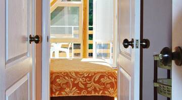 Фото номера Люкс с 2 спальнями Гостиница Guest House on Chkalova 79 г. Феодосия 6