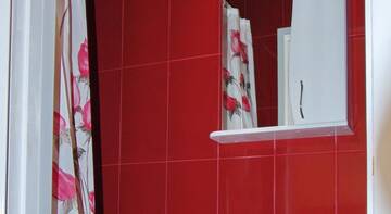 Фото номера Трехместный номер с террасой Гостиница Guest House on Chkalova 79 г. Феодосия 4