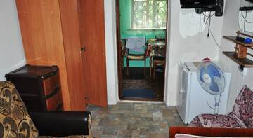 Фото номера Бюджетный трехместный номер Гостиница Natali Guest House г. Феодосия 3