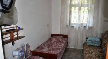 Фото номера Бюджетный трехместный номер Гостиница Natali Guest House г. Феодосия 2