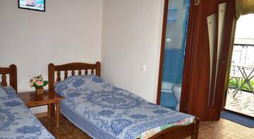 Фото номера Трехместный номер -люкс Гостиница Natali Guest House г. Феодосия 5