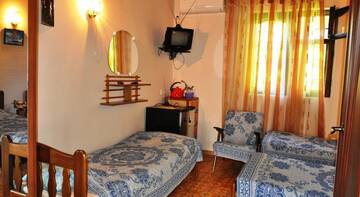 Фото номера Трехместный номер -люкс Гостиница Natali Guest House г. Феодосия 3