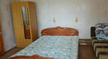Фото номера Трехместный номер с балконом Гостиница Guest House Alexey г. Феодосия 4