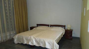 Фото номера Улучшенный четырехместный номер Гостиница Guest House Tamara г. Феодосия 2