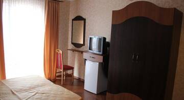 Фото номера Полулюкс Гостевой дом Inn Tri Sosny г. Феодосия 4