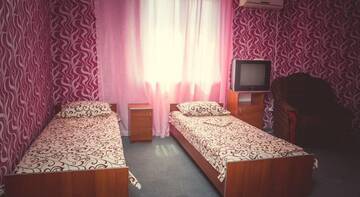 Фото номера Двухместный номер с 2 отдельными кроватями и балконом Гостиница Гостевой Дом Ча-Ча г. Феодосия 3