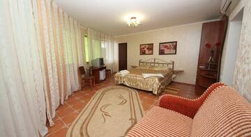 Фото номера Трехместный номер  Гостиница Guest House Svetoch г. Феодосия 5