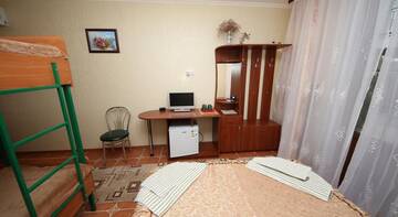 Фото номера Стандартный четырехместный номер Гостиница Guest House Svetoch г. Феодосия 3