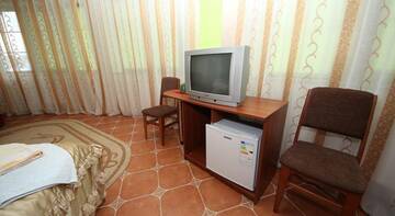 Фото номера Трехместный номер  Гостиница Guest House Svetoch г. Феодосия 8