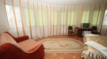 Фото номера Трехместный номер  Гостиница Guest House Svetoch г. Феодосия 4