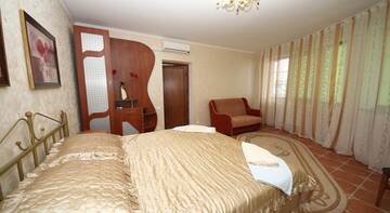 Фото номера Трехместный номер  Гостиница Guest House Svetoch г. Феодосия 7