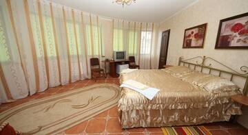 Фото номера Трехместный номер  Гостиница Guest House Svetoch г. Феодосия 3