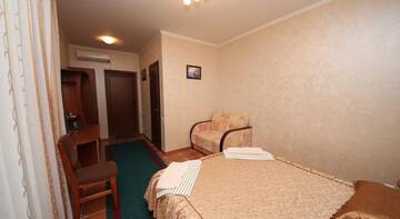 Фото номера Трехместный номер с собственной ванной комнатой Гостиница Guest House Svetoch г. Феодосия 12