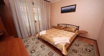Фото номера Улучшенный четырехместный номер Гостиница Guest House Svetoch г. Феодосия 2