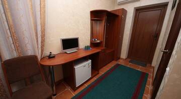 Фото номера Трехместный номер с собственной ванной комнатой Гостиница Guest House Svetoch г. Феодосия 14