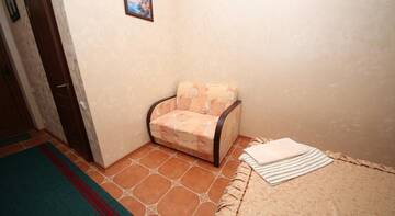 Фото номера Трехместный номер с собственной ванной комнатой Гостиница Guest House Svetoch г. Феодосия 13