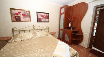Фото номера Трехместный номер  Гостиница Guest House Svetoch г. Феодосия 9
