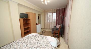 Фото номера Трехместный номер с собственной ванной комнатой Гостиница Guest House Svetoch г. Феодосия 5