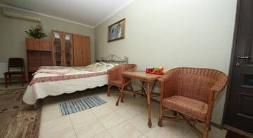 Фото номера Четырехместный номер  Гостиница Guest House Svetoch г. Феодосия 7