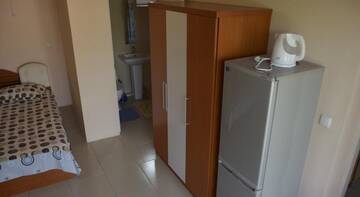 Фото номера Трехместный номер Гостиница Комфорт г. Феодосия 4