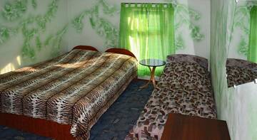 Фото номера Трехместный номер -люкс Гостевой дом Briz г. Феодосия 4