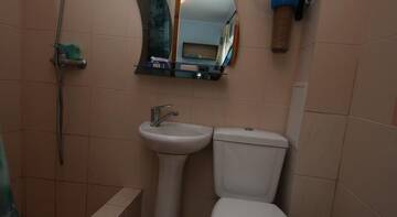 Фото номера Трехместный номер с душем Гостиница Guest house Tatyana г. Феодосия 5