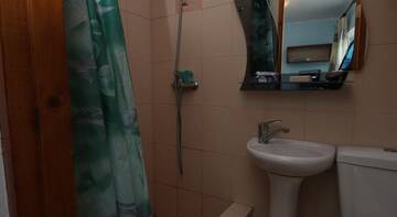 Фото номера Трехместный номер с душем Гостиница Guest house Tatyana г. Феодосия 10