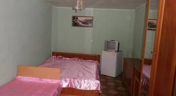 Фото номера Бюджетный трехместный номер Гостиница Guest House Zemfira г. Феодосия 14