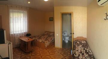 Фото номера Стандартный трехместный номер Гостиница maria on profsoyuzniy 7 г. Феодосия 5