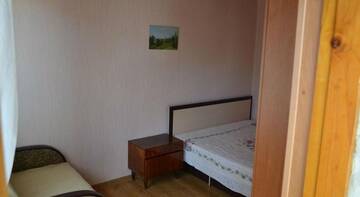 Фото номера Трехместный номер Гостиница Lyubushka г. Феодосия 3