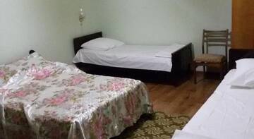 Фото номера Стандартный семейный номер Гостиница Shaumyana 10 г. Феодосия 4