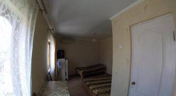 Фото номера Cемейный номер с отдельной ванной комнатой Гостиница Guest House Loza г. Феодосия 4