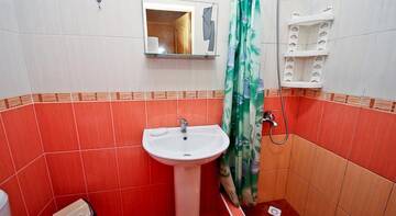 Фото номера Классический трехместный номер Гостиница Guest House Na Moskovskoy г. Феодосия 3