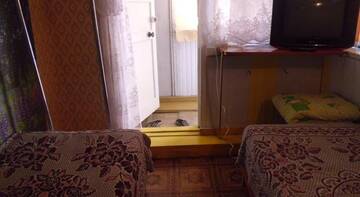 Фото номера Бюджетный двухместный номер с 2 отдельными кроватями Гостиница Guest House Morskaya 12A г. Феодосия 13