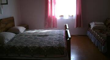 Фото номера Стандартный четырехместный номер Гостиница Guest house NATALI г. Феодосия 2