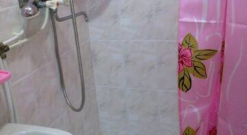 Фото номера Трехместный номер с душем Гостиница Guest house NATALI г. Феодосия 5