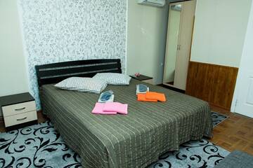 Фото номера Улучшенный трехместный номер Гостевой дом Mini hotel on Narodnoy г. Феодосия 3