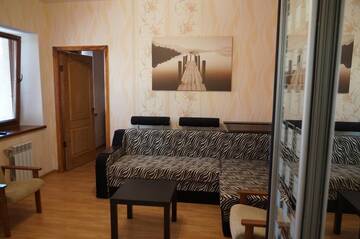 Фото номера Четырехместный номер Гостевой дом Mini hotel on Narodnoy г. Феодосия 8