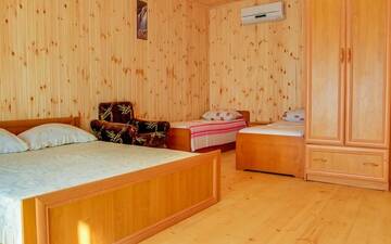 Фото номера Стандарт 4-х местный Гостевой дом КамаПоль г. Феодосия 2