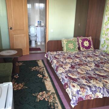 Фото номера Стандартный двухместный номер с 2 отдельными кроватями Гостиница Гостевой Дом Фортуна г. Феодосия 3